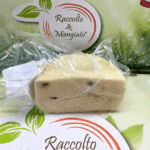 Formaggio primosale pepe nero con dettagli