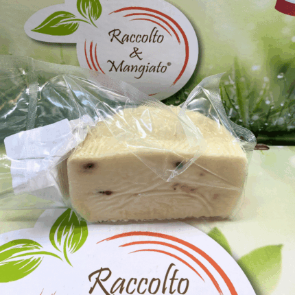 Formaggio primosale pepe nero con dettagli
